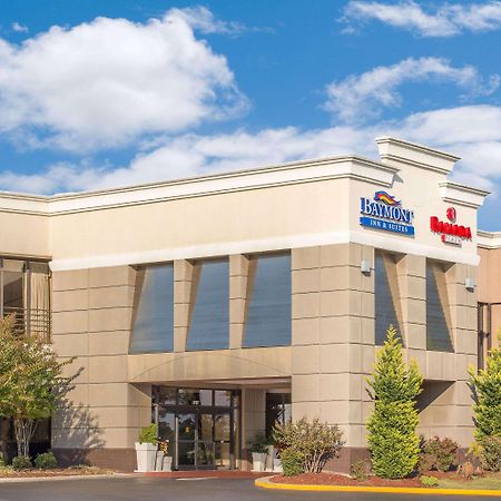Ramada Plaza By Wyndham Fayetteville Fort Bragg Area Exterior foto