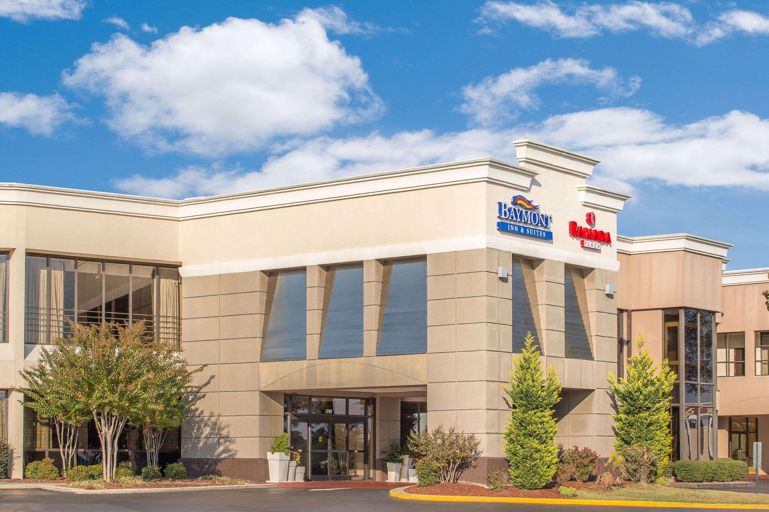 Ramada Plaza By Wyndham Fayetteville Fort Bragg Area Exterior foto